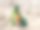 一套彩色塑料儿童玩具在沙滩附近的海。图片下载