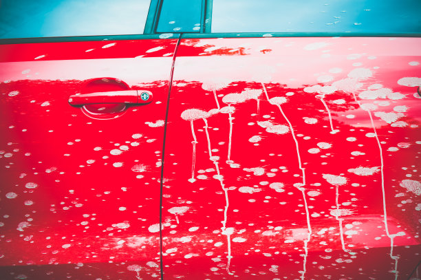 肮脏的红色汽车图片下载