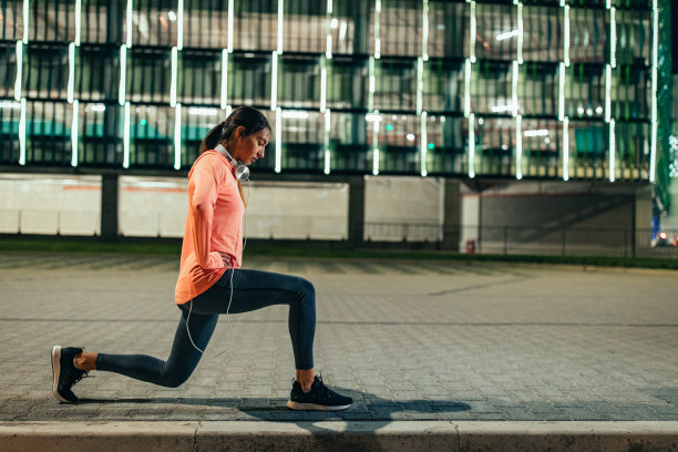 专注于她的锻炼图片下载