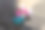 小女孩坐在街上的婴儿车里图片下载