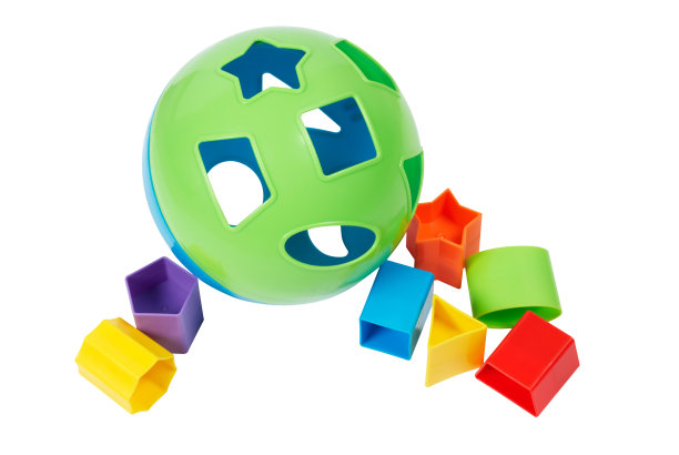 儿童塑料形状的分类教育玩具，孤立在白色的小路上。图片下载