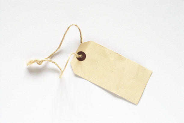 带字符串环的棕色卡片标签图片下载