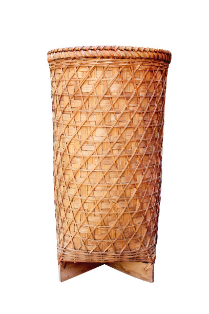 泰国传统编织竹篮或花瓶木在高图案孤立在白色背景与剪裁路径，手工图片下载