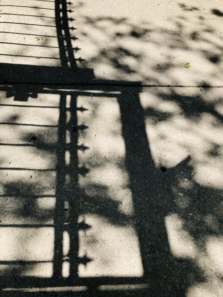 栅栏的影子图片下载