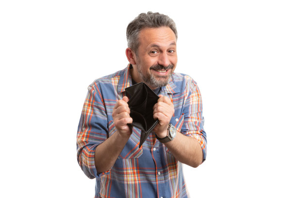 男子出示空钱包图片下载