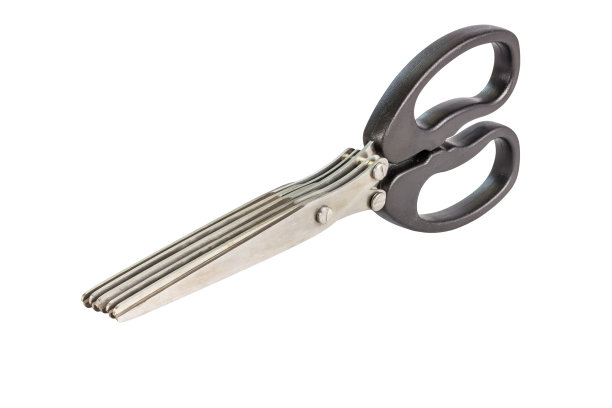 用于蔬菜切片的草本剪子，在白色背景上用剪子路径分离。图片下载