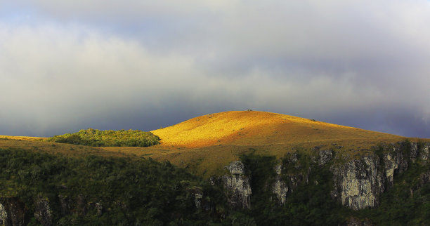 壮丽的景色：巴西南部南里奥格兰德州福塔雷萨峡谷图片下载