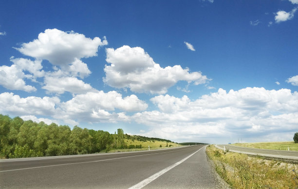 高速公路和天空图片下载