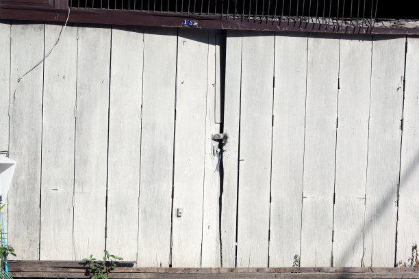 古老古典的木质折叠门背景。图片下载