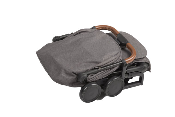 折叠的婴儿车用于旅行运输图片下载