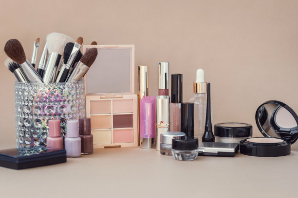 一套装饰化妆品。图片下载