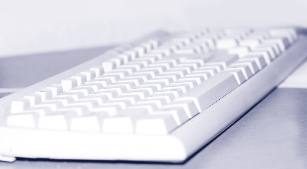 特写。灰色背景上的电脑键盘图片下载