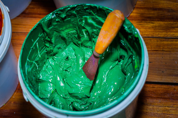 白色塑料桶内为绿色图片下载