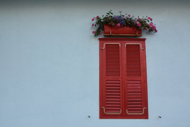 红色窗户墙的背景，复古图片下载