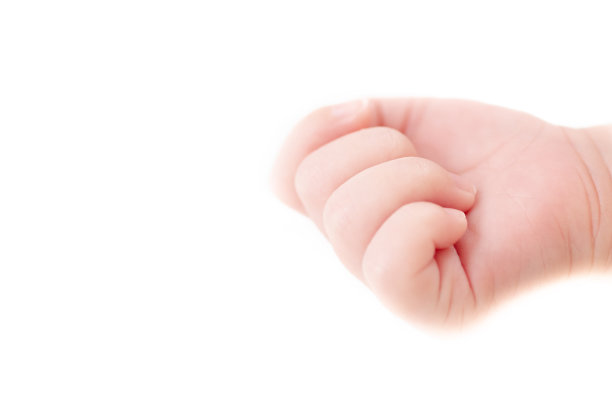 一张单独的婴儿手的照片，左边有拷贝空间。图片下载