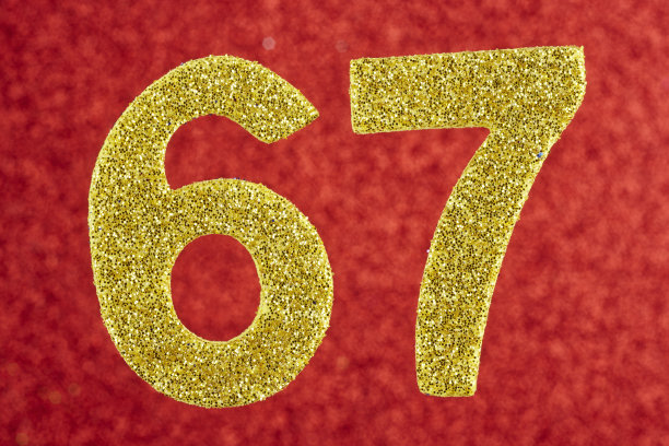 67号是红色背景上的金色。周年纪念日图片下载