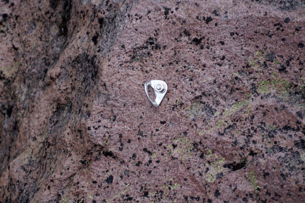 卡扬贝火山上的攀登设备图片下载