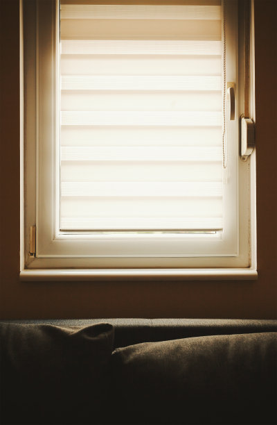 在窗户后面图片下载