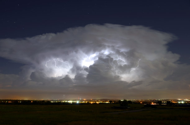 夜空中的闪电图片下载