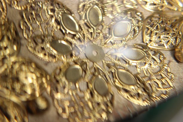 金色的花卉图案图片下载