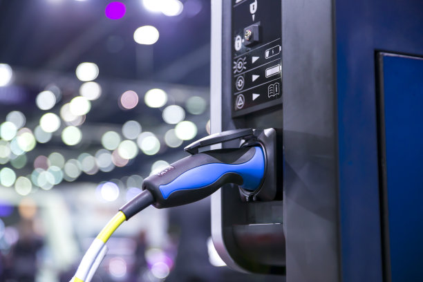 供电动汽车充电，电动汽车充电站图片下载