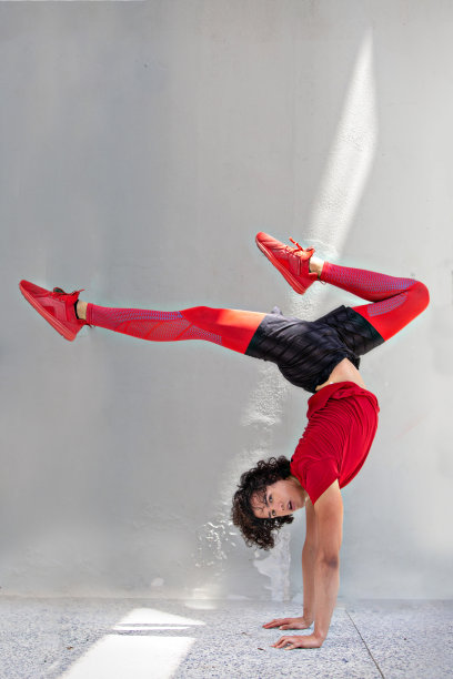 瑜伽健身的人图片下载