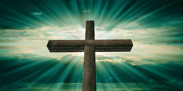 耶稣基督的十字架，木制十字架，蓝绿色的天空背景。三维演示图片下载