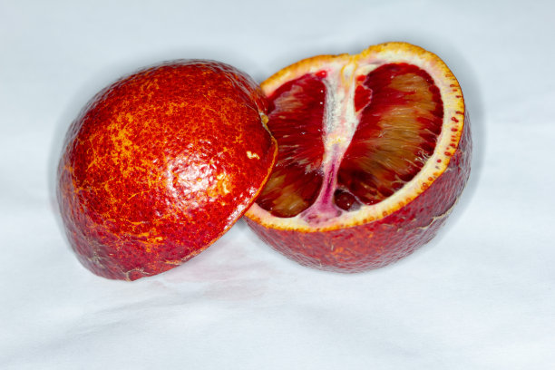 桌上白底橙红图片下载