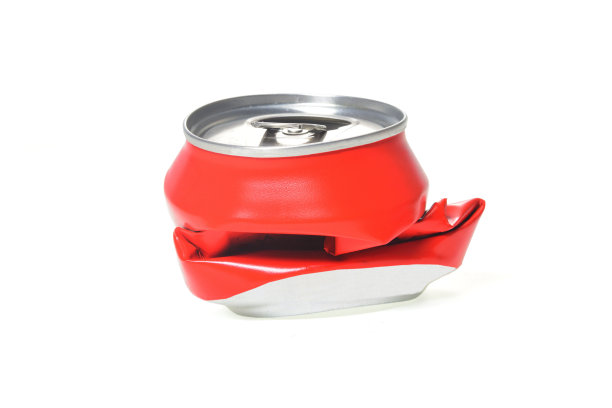 红色铝罐变平图片下载