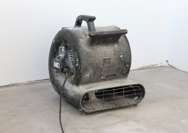 烘干地板的大型鼓风机图片下载