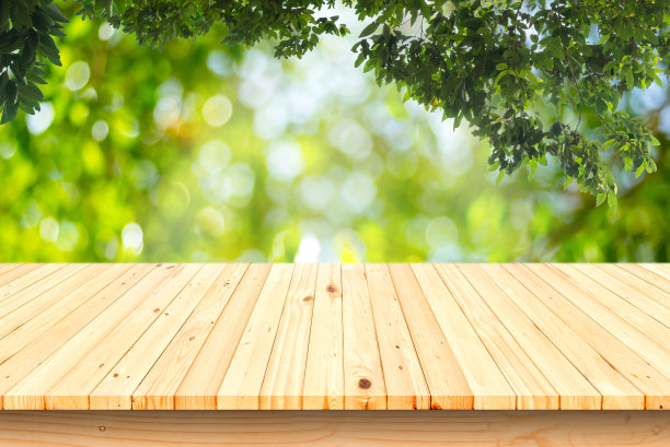 木质梯田，美丽的稻田景观，蓝天白云。图片下载