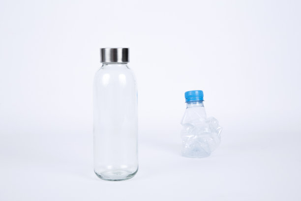 玻璃和塑料瓶图片下载