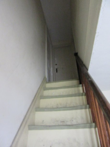 破旧的老楼梯图片下载