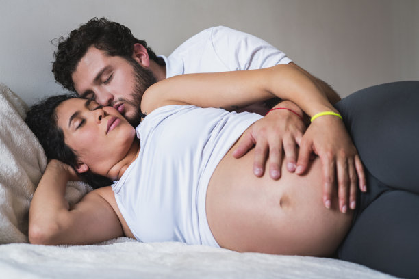 接受丈夫爱的孕妇图片下载