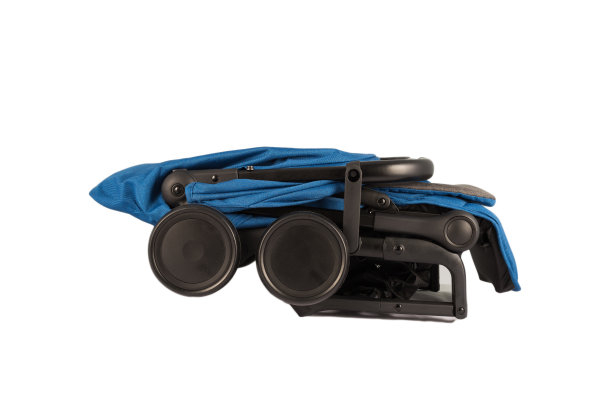 折叠的婴儿车用于旅行运输图片下载