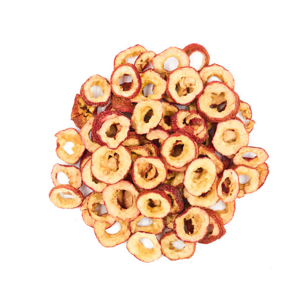 白色背景上的干山楂片图片下载