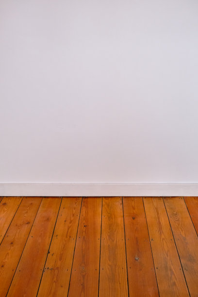 白色墙壁，硬木地板图片下载