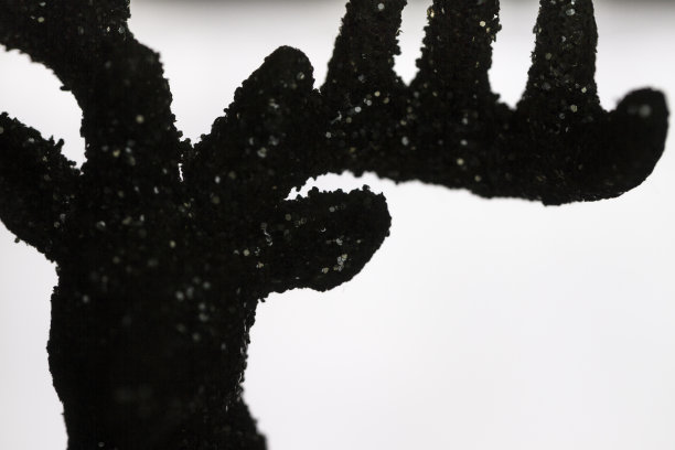 闪闪发光的驯鹿的黑白剪影图片下载