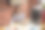 留长发在家或在阁楼式办公室工作的年轻女性。她通过智能手机说话，面带微笑。设计师，编辑，插画或数字艺术家的职业图片下载