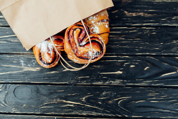 纸袋烘焙产品。健康的一餐。空白的空间。美味的食物。模拟。图片下载