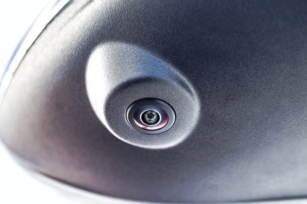 近景360度摄像头系统在汽车后视镜。停车助手和汽车帮助系统图片下载