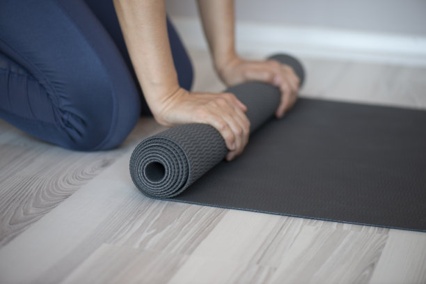 女人瑜伽垫图片下载