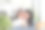 亚洲家庭喜欢在厨房的桌子上吃早餐图片下载