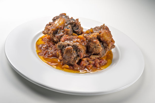 隔离菜与牛尾炖牛痘的一部分图片下载