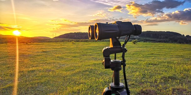 双筒望远镜图片下载