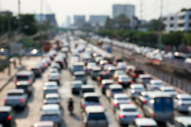 模糊的画面，在傍晚高峰时间的交通堵塞。图片下载