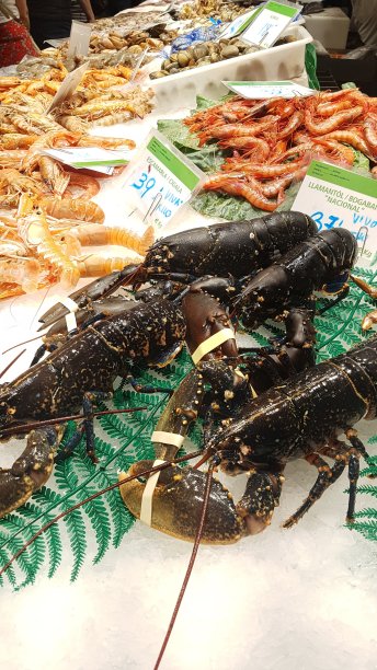 市场摊位上的龙虾图片下载