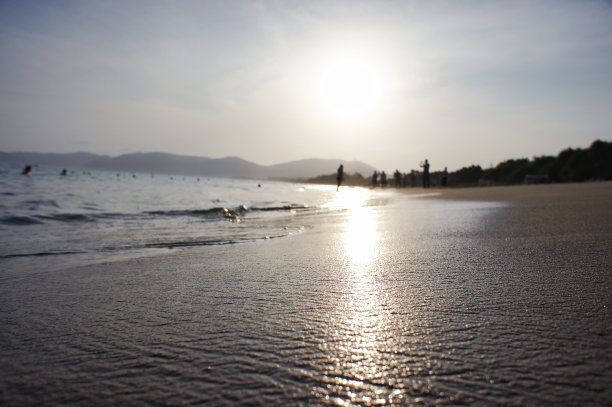 美丽的日落在热带海滩和海洋景观图片下载