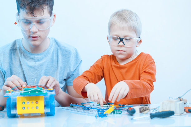 孩子们工程师图片下载