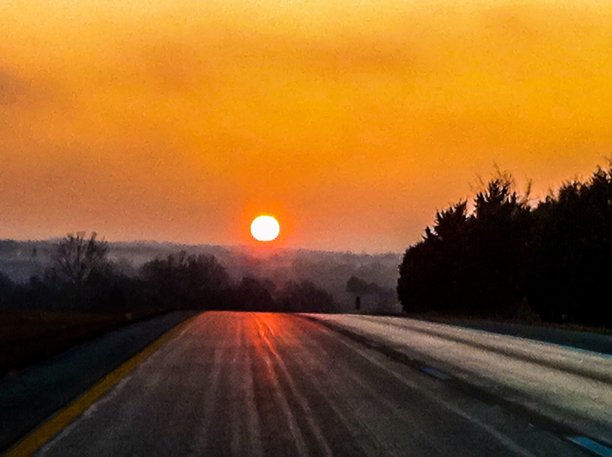 日落——美国爱荷华州图片下载